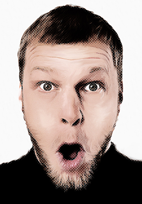 男性の顔アップ